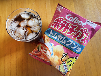 カルビーポテトチップス　トムヤムクン味