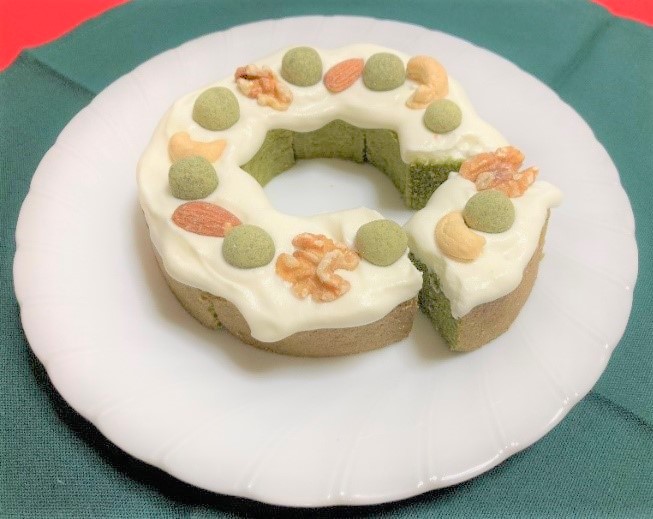 クリスマスリース風ケーキ～ナッツ＆お菓子～完成品
