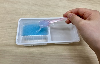 水色ゼリーのびる