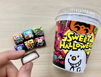 チロルチョコ　ハロウィンカップ ブラッドストロベリーを実食