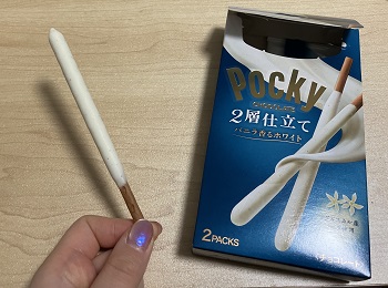 江崎グリコ　ポッキー2層仕立て＜バニラ香るホワイト＞を実食