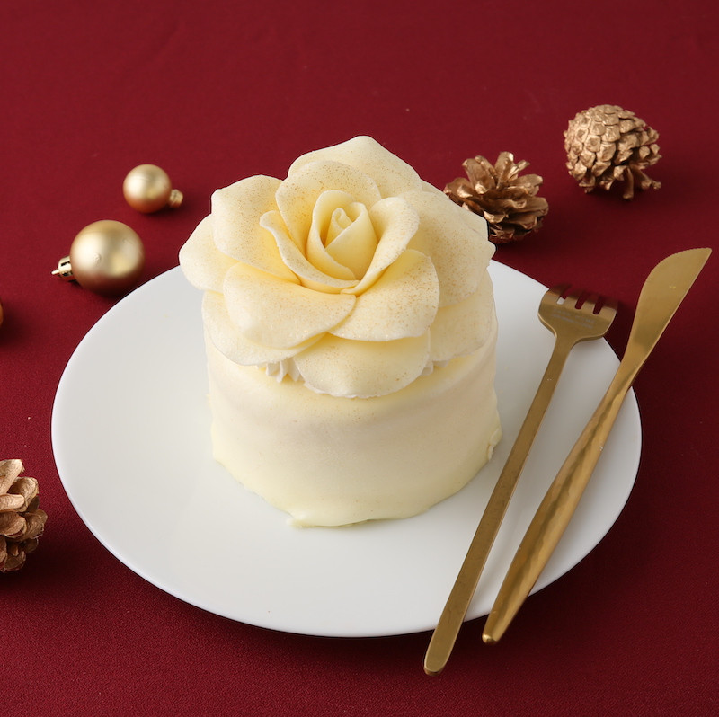 白いバラのケーキ